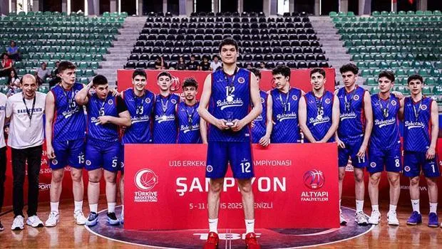 Bahçeşehir'den üç yaş grubunda üç derece