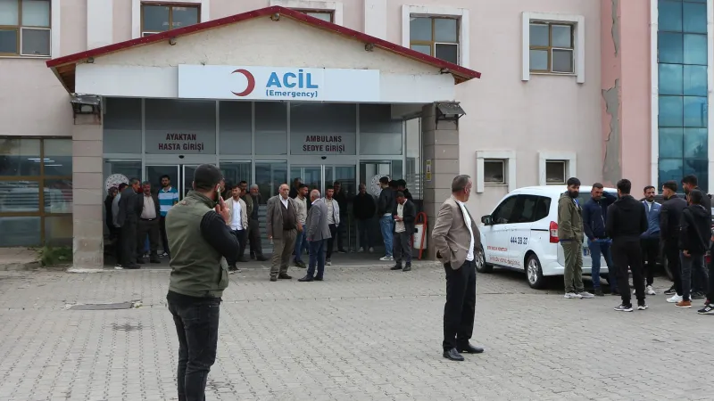 Bingöl'de kaza! Hafif ticari araç kamyonla çarpıştı: 1 kişi hayatını kaybetti