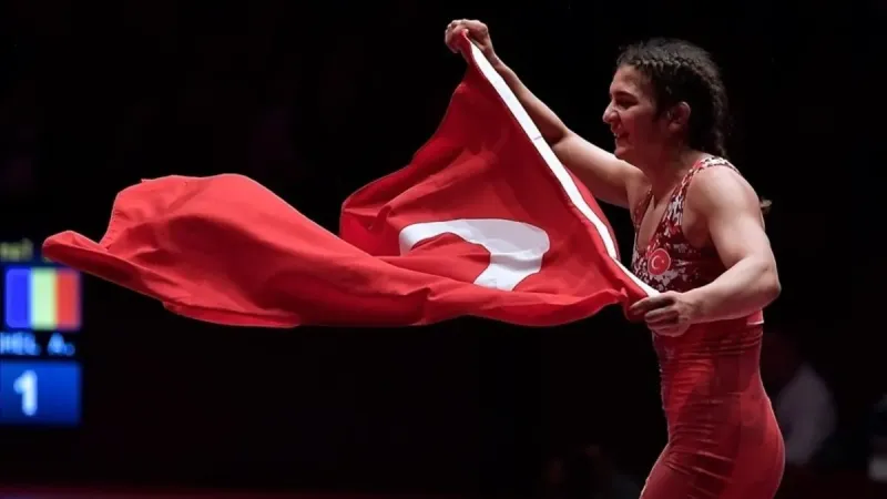 Büyük gurur! Milli güreşçi Nesrin Baş 3. kez dünya şampiyonu