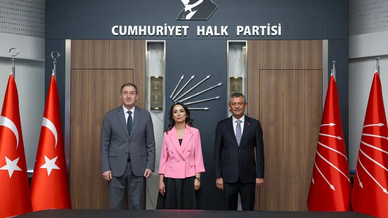 CHP lideri Özel, DEM Parti Eş Genel Başkanları Hatimoğulları ve Bakırhan ile bir araya geldi