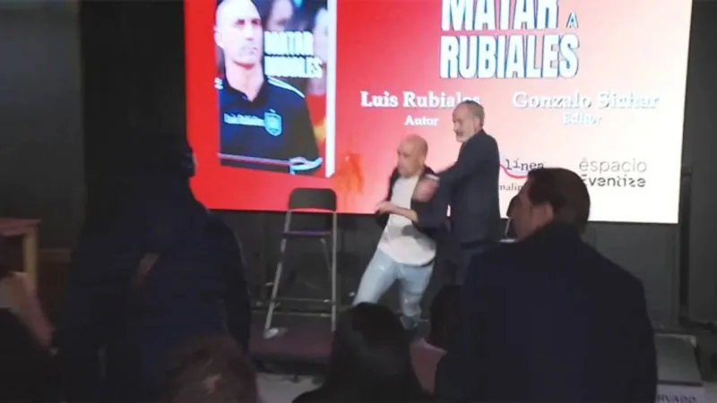 Cinsel saldırı suçundan dolayı istifa etmişti: Eski İspanya Futbol Federasyonu Başkanı Rubiales'e yumurtalı saldırı