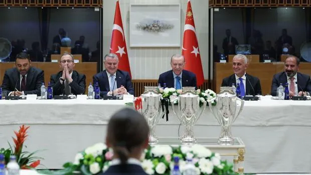Cumhurbaşkanı Erdoğan, Süper Lig'e yükselen 3 kulübün heyetlerini kabul etti!