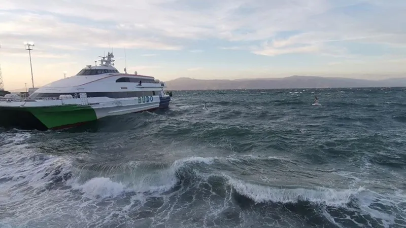 Deniz ulaşımına hava muhalefeti engeli: Seferler iptal edildi