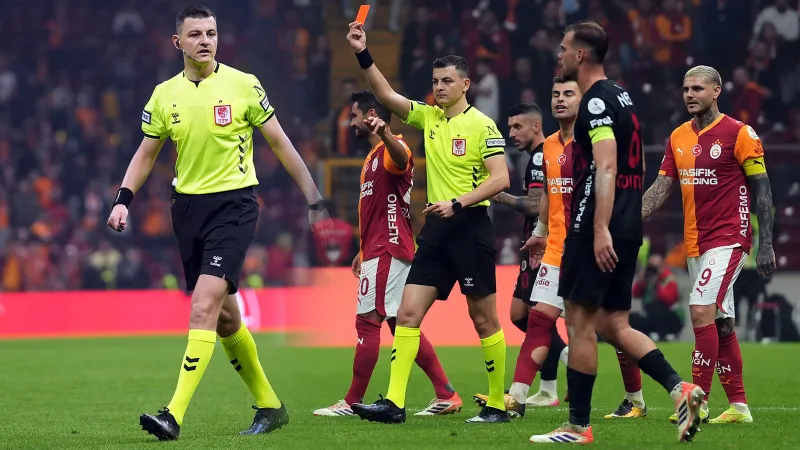 Galatasaray-Gençlerbirliği maçında tartışmalı pozisyonlar! 'Trio' ekibi yorumladı