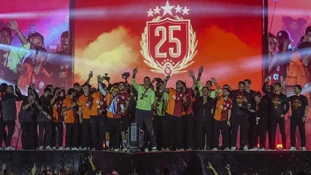 Galatasaray Şampiyonluk Kutlamasında Skandal! Teknik Arızalar Sinirleri Gerdi