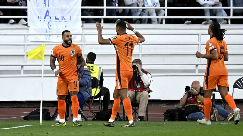 Hollanda, Finlandiya engelini 2 golle aştı