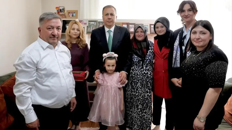 İçişleri Bakanı Ali Yerlikaya'dan şehit ailesine ziyaret!