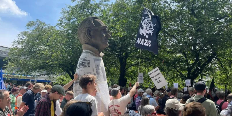 Almanya'da Nazi Yürüyüşüne Büyük Protesto! Neler Oluyor?