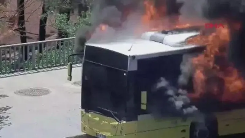 İstanbul'da Otobüs Alevlere Teslim! Yolcular Son Anda Kurtuldu!