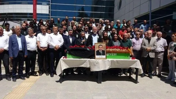 Kalp krizinden ölen avukat son yolculuğuna uğurlandı