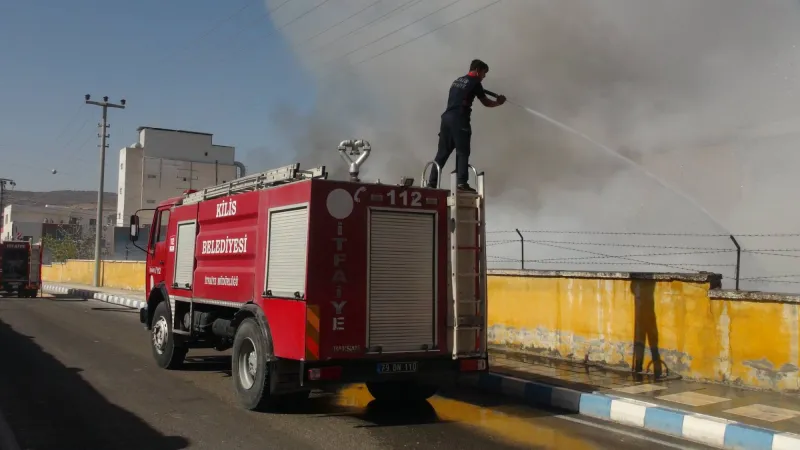 Kilis'te fabrika yangını; 2 saatte söndürüldü