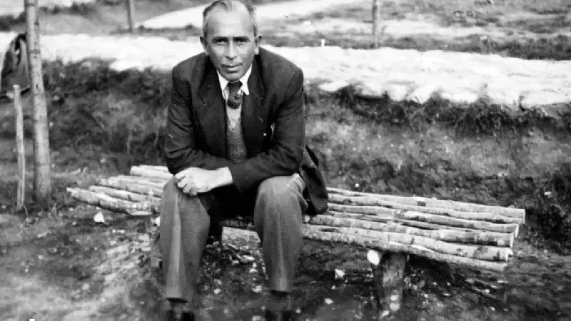 Köy Enstitülerinin mimarı İsmail Hakkı Tonguç, 65. ölüm yıl dönümünde mezarı başında anıldı
