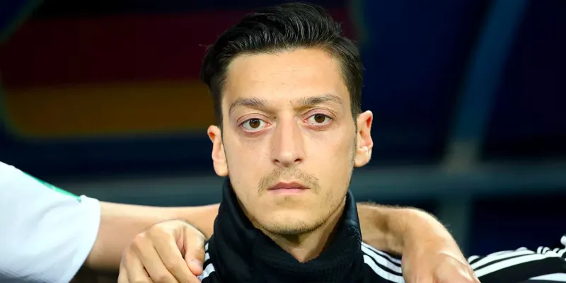 Mesut Özil Galatasaray'ı seçti