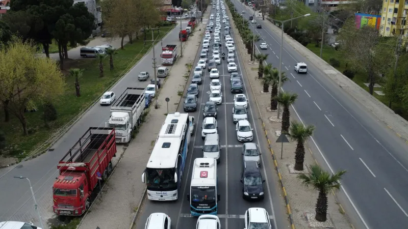 9 günlük tatil başladı, kilometrelerce kuyruk oluştu!
