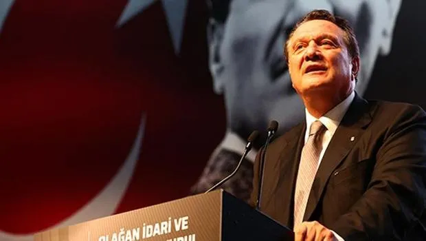 Beşiktaş Divan Kurulu'nda ortalık karıştı! Hasan Arat'a yumruklu saldırı!