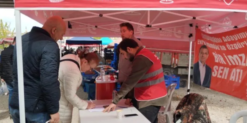 CHP'nin imza standına saldırı