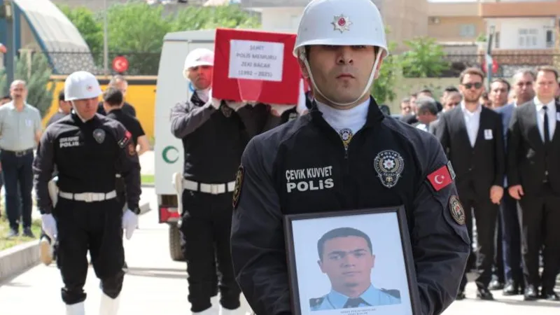 Cizre’de trafik kazasında şehit olan polis memuru son yolculuğuna uğurlandı