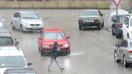 Erzurum'da şiddetli sağanak ve sis etkili oldu