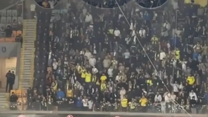 Fenerbahçe'de taraftarın Ali Koç'a tepkisi dinmiyor! Başakşehir'de de istifa tezahüratları