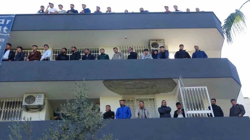 Futbol aşkı balkonları ve damları doldurdu