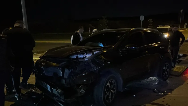 Gebze'de otomobil ile cip çarpıştı: İki yaralı 