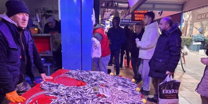 Hamsiye gelecek zammı duyan balıkçılara koştu