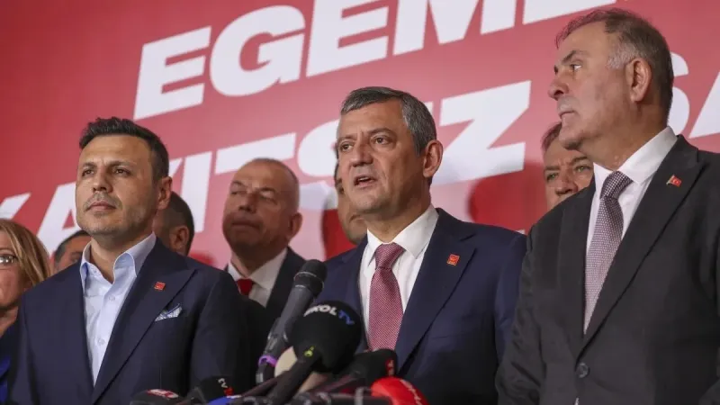 İnsanların aklıyla alay ediyorlar! Özgür Özel’den akılalmaz açıklama: “Üzerimize çorba dökülür diye…”