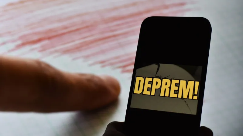 İzmir'de 4 büyüklüğünde deprem! AFAD detayları açıkladı