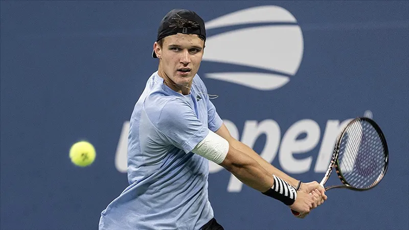 Jakub Mensik, Novak Djokovic'i yenerek Miami Açık'ta şampiyon oldu