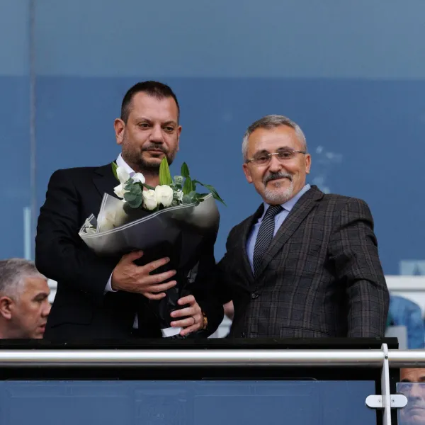 Kasımpaşa'dan Trabzonspor'a çiçek!