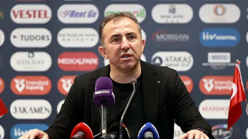 Konyaspor Teknik Direktörü Recep Uçar: "Matematiksel olarak garantilemesek bile alttan biraz daha uzaklaştık"