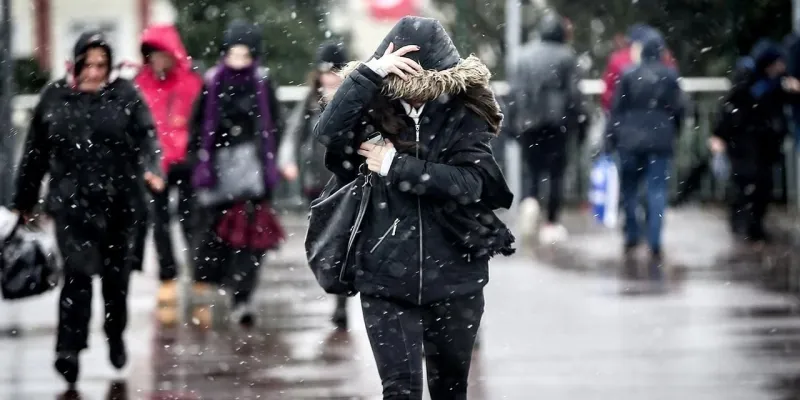 Meteorolojiden uyarı üstüne uyarı: Marmara'ya kar yağışı için saat verildi