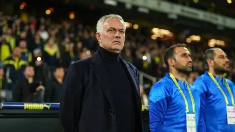 Mourinho ilk derbi galibiyetinin peşinde!