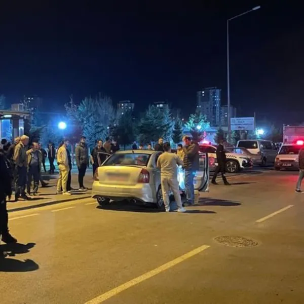 Otomobilinde silahlı saldırıya uğradı