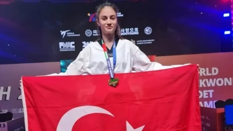 Sena Yılmaz'dan Dünya Yıldızlar Tekvando Şampiyonası’nda altın madalya