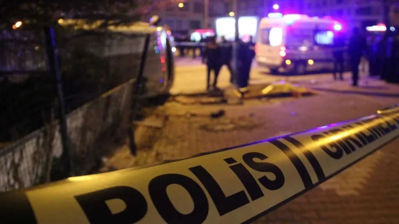 Siirt'te kara yolunda erkek cesedi bulundu