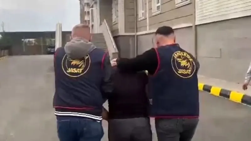 Tekirdağ'da aranan 2 kişi jandarma operasyonuyla yakalandı