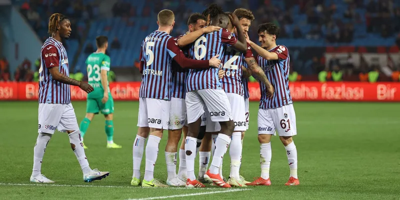 Trabzonspor yarı finale çıktı: Fatih Tekke ilki başardı