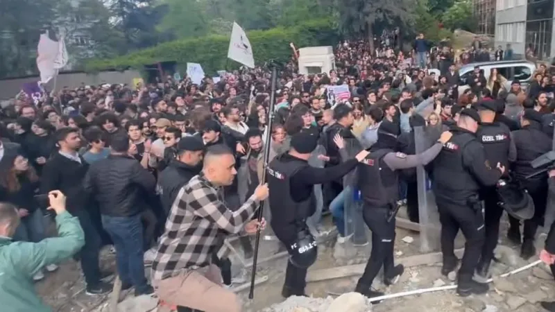 Nureddin Yıldız'ı protesto eyleminden sonra tutuklanan 5 Boğaziçili tahliye edildi