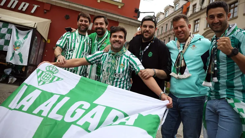 Real Betis taraftarlarından Konferans Ligi'ndeki final maçına yoğun ilgi