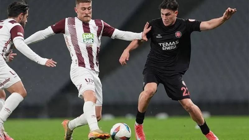 Süper Lig'e son bilet: Fatih Karagümrük, Bandırmaspor'la kozlarını paylaşıyor