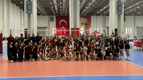Karşıyaka Voleybolda Zirvede! Çifte Kupa Sevinci